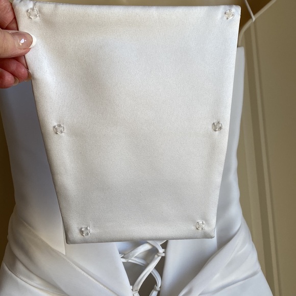 Raylia Designs Wedding Dress. *NEW* - Picture 10 of 13